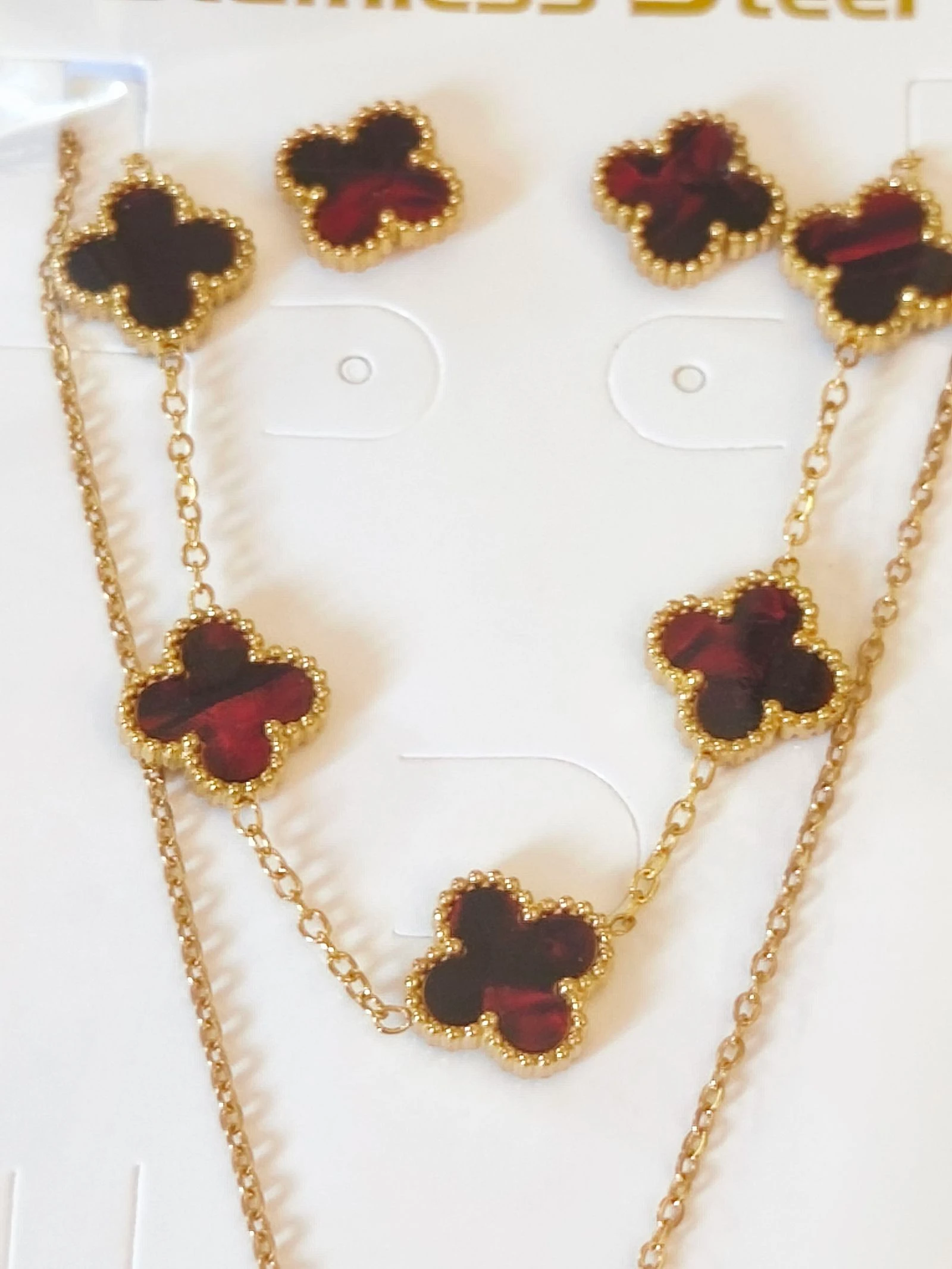 Conjunto de gargantilha, pulseira e brincos de trevo com corrente de aço dourada – photo 2